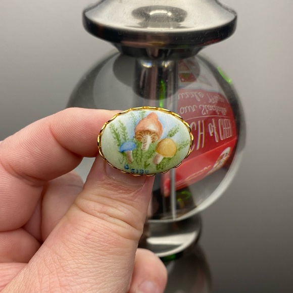 Jewelry - Vintage mushroom brooch